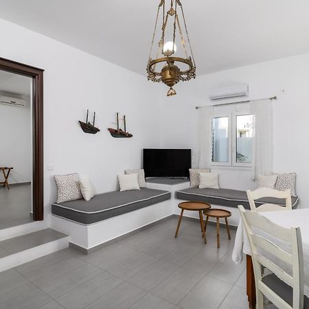 Tsakanos Home Adamantas  Luaran gambar
