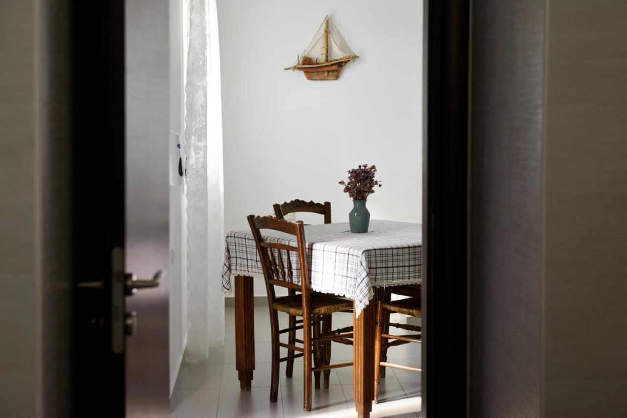 Tsakanos Home Adamantas  Luaran gambar