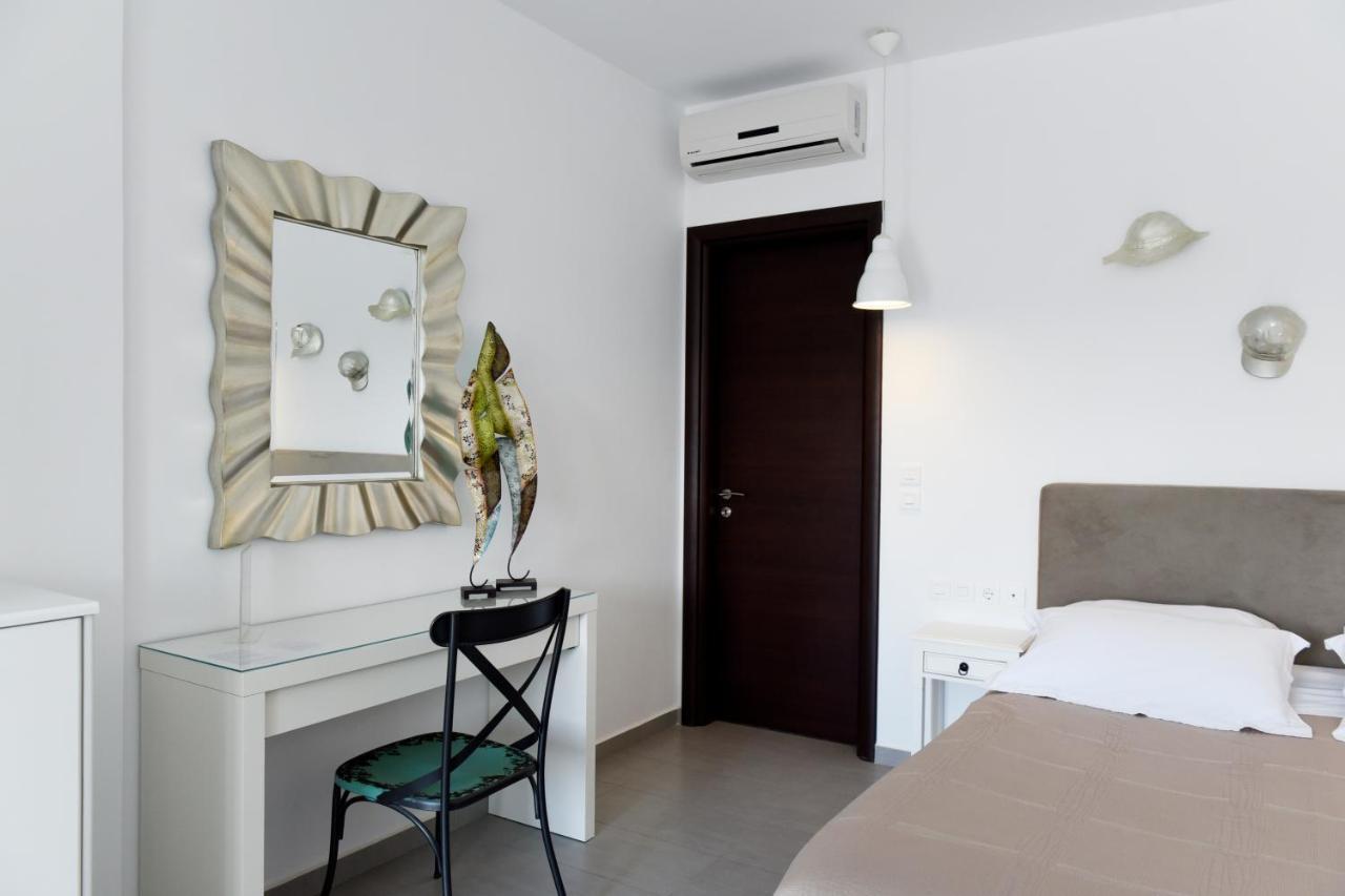 Tsakanos Home Adamantas  Luaran gambar