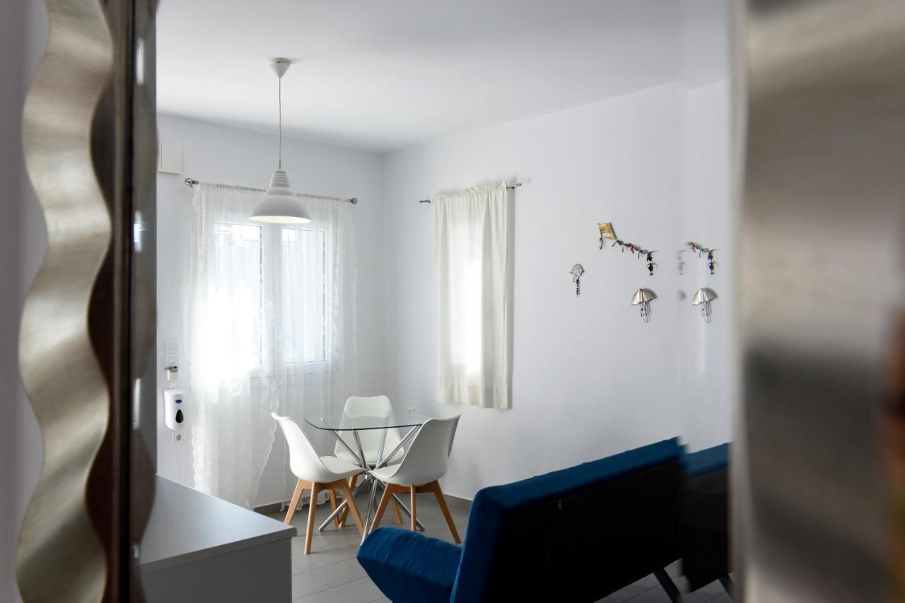 Tsakanos Home Adamantas  Luaran gambar