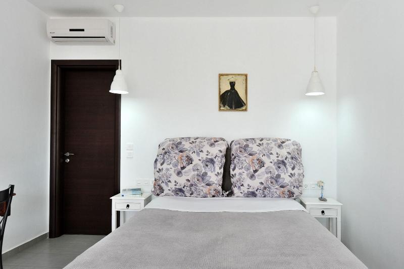 Tsakanos Home Adamantas  Luaran gambar
