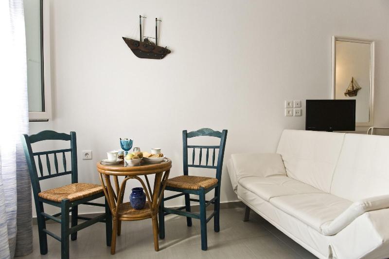 Tsakanos Home Adamantas  Luaran gambar