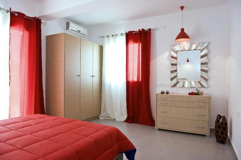 Tsakanos Home Adamantas  Luaran gambar