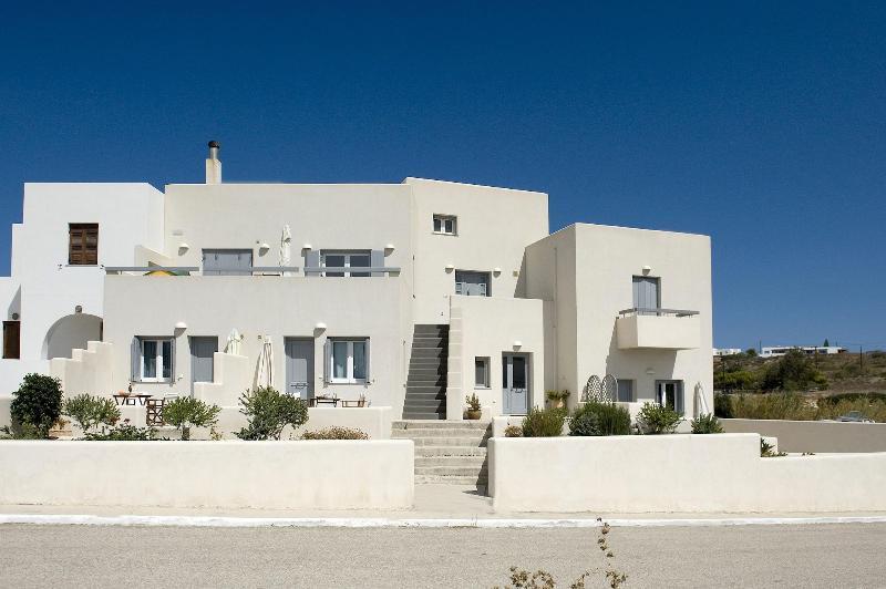 Tsakanos Home Adamantas  Luaran gambar