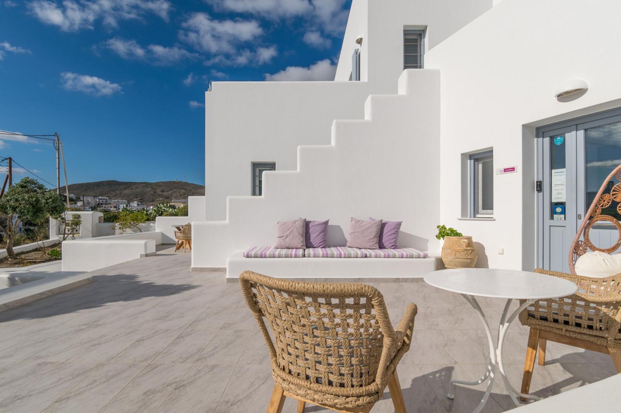 Tsakanos Home Adamantas  Luaran gambar