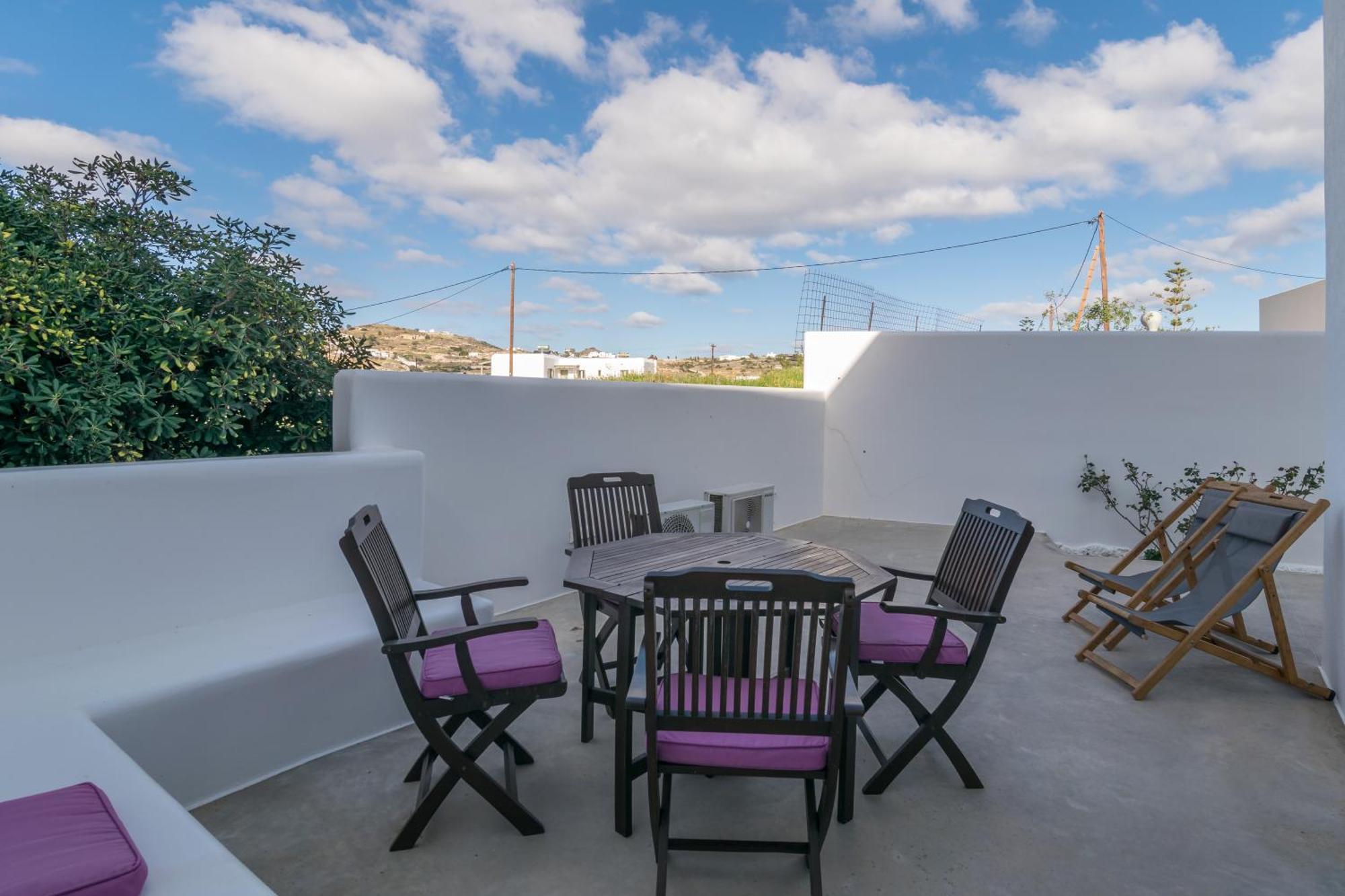 Tsakanos Home Adamantas  Luaran gambar