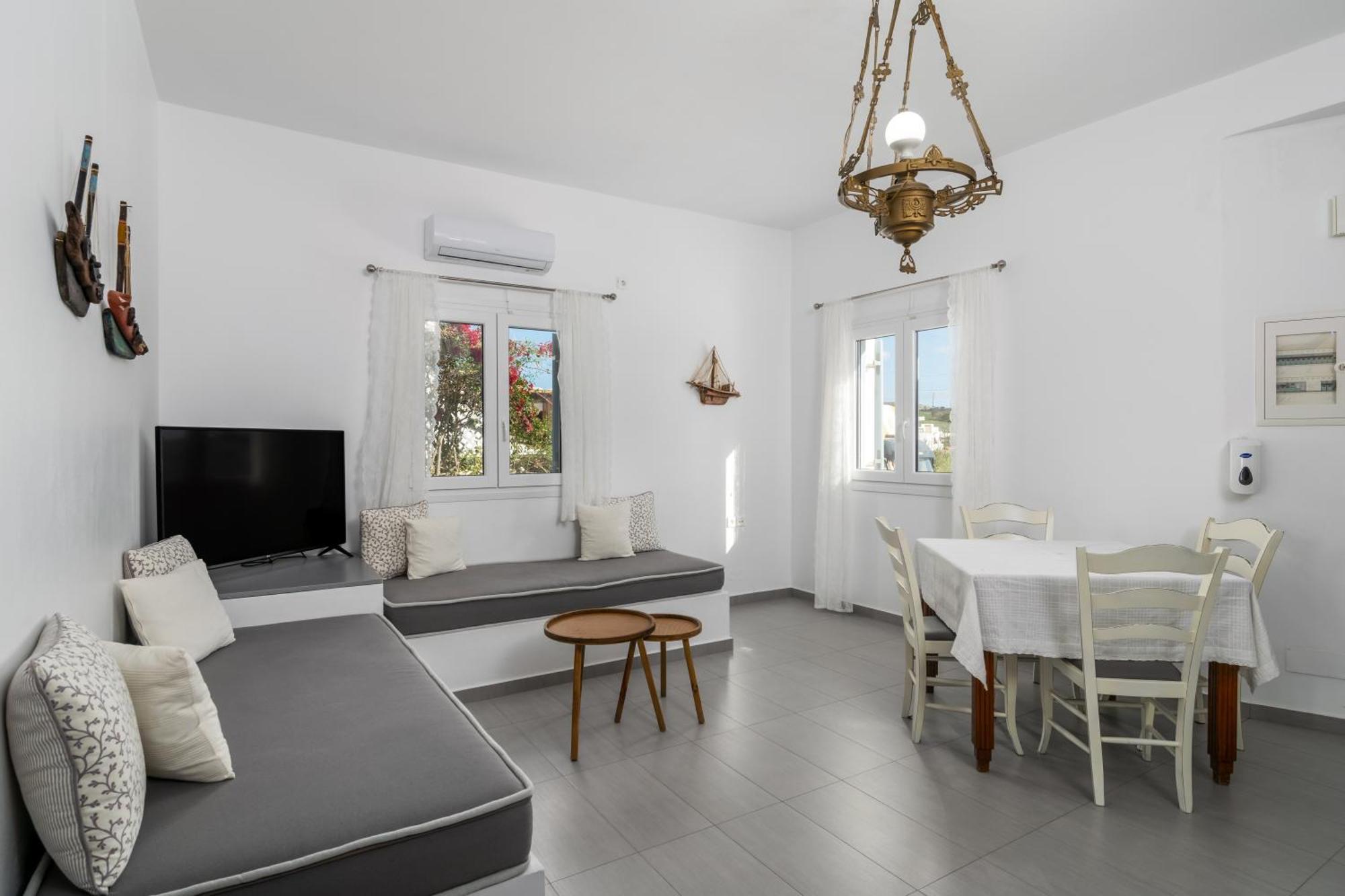 Tsakanos Home Adamantas  Luaran gambar